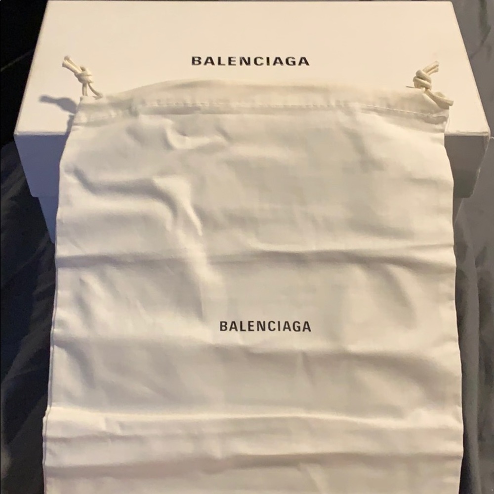 Balenciaga Men’s Leather Slides - Picture 5 of 6